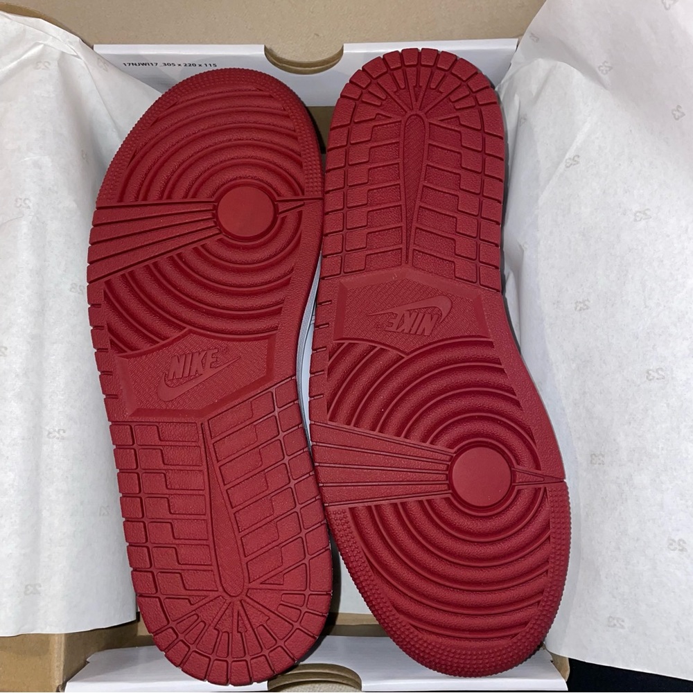 Jordan 1s - Picture 3 of 4
